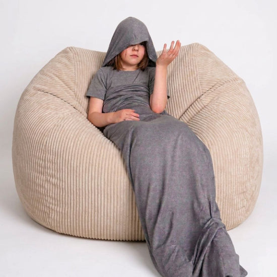 Cuddle Pod in Grey Tee